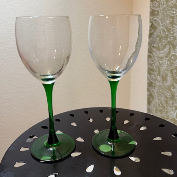 Vintage Luminarc Made in France Green Stemmed Wine Glasses pair 6 oz, pour - Picture 2 of 11